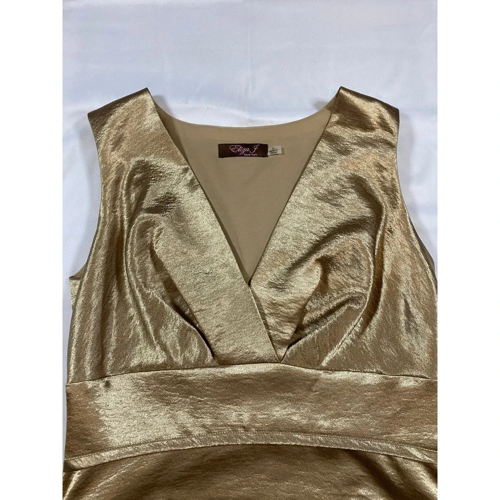 Eliza J Gold Metallic Tiered V Neck Sleeveless Sheath Dress 8